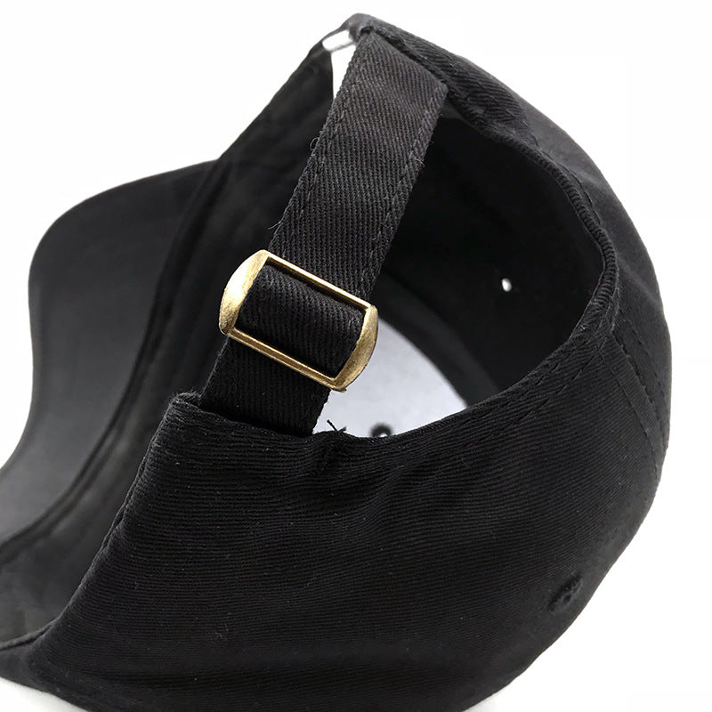 Gorra Baseball con Bordado de Olas — Visera Plana Unisex Ajustable