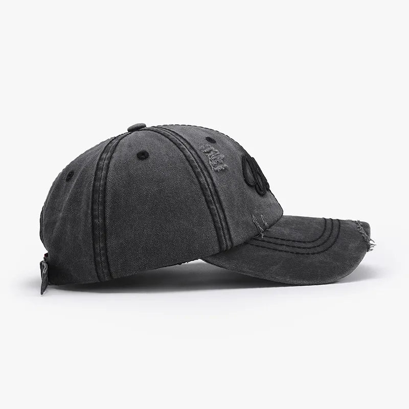 Gorra Baseball de Algodón con Bordado de Letras — Bordes Crudos