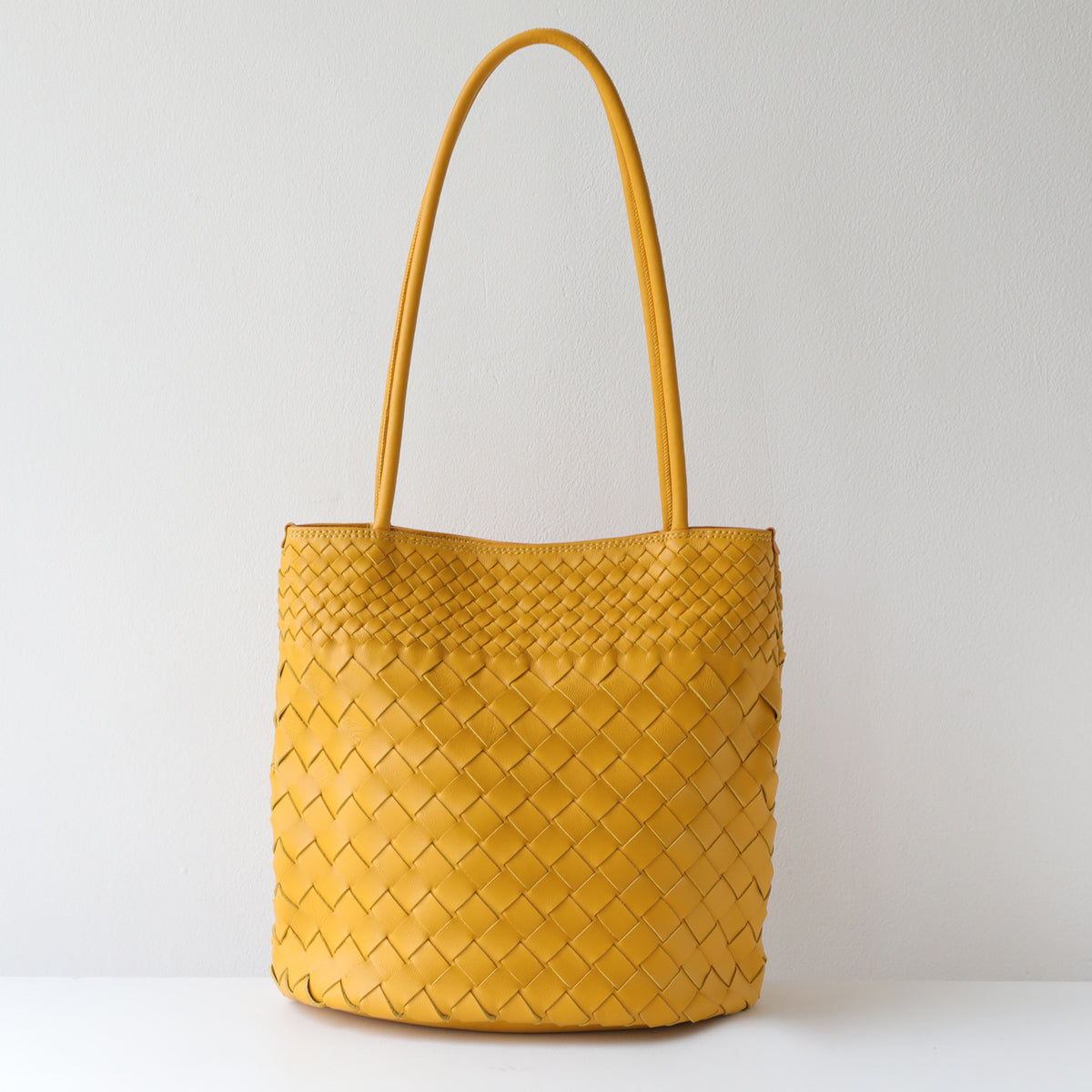 Bolso Bucket Tejido de Piel de Cordero