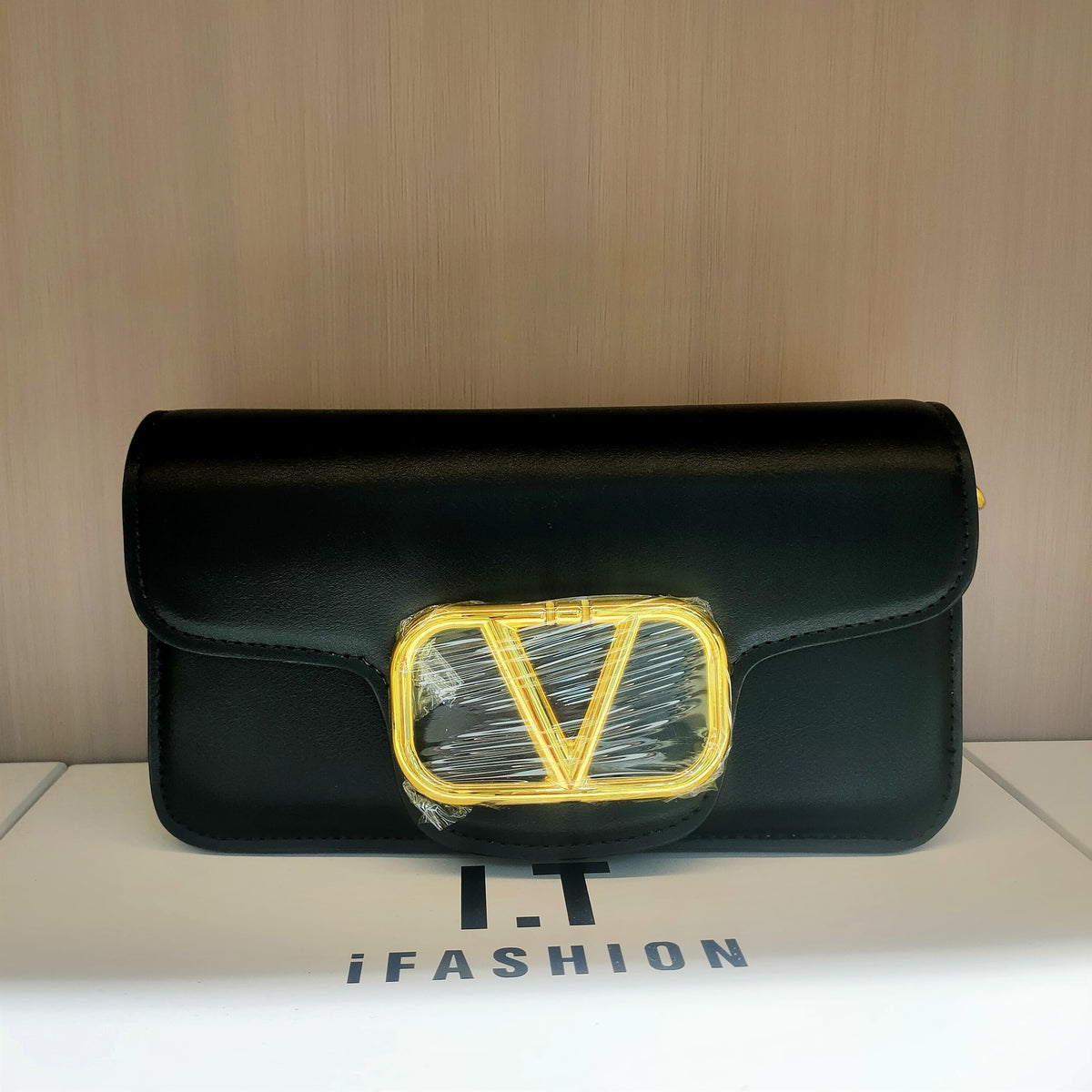 Retro Square Handbag with Chain and Lock Clasp