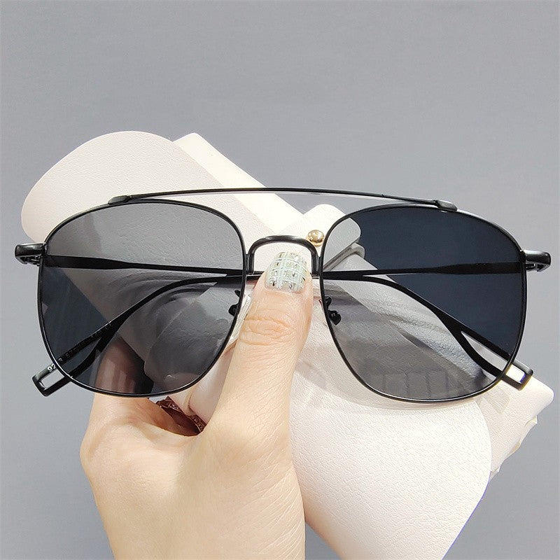Lentes de Sol Retro Irregulares — Marco Metálico Resistente UV