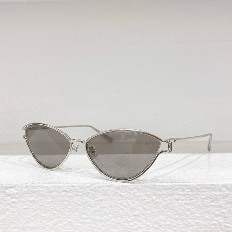 Cat Eye Sunglasses with Metal Frame